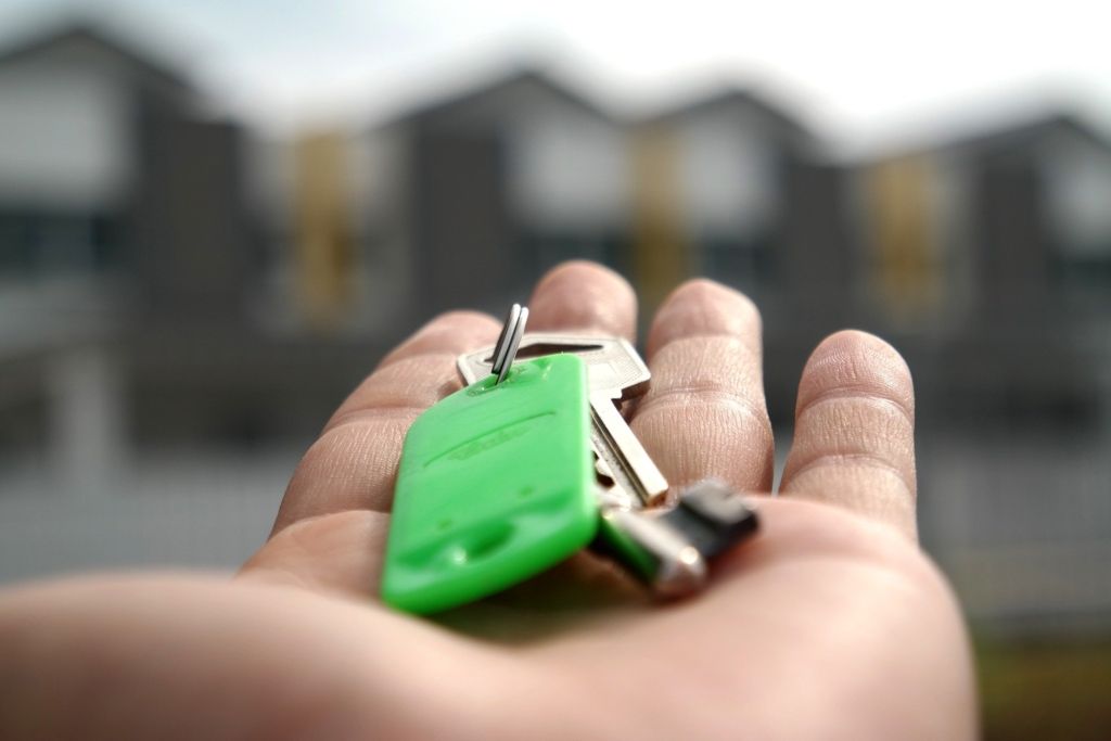 Tot mai mulți moldoveni, care dau apartamente în chirie, înregistrează contractele oficial. SFS: Taxele încasate, în creștere