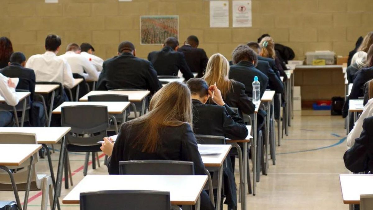 Număr record de elevi cu nota zece din oficiu la bacalaureat. Majoritatea sunt scutiți de examenul la limba străină