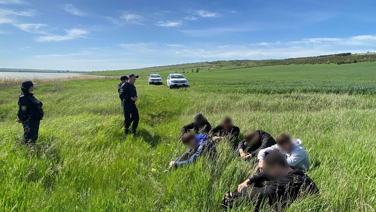 Șase cetățeni din Ucraina au plătit câte 4.000 de dolari ca să ajungă ilegal în R. Moldova