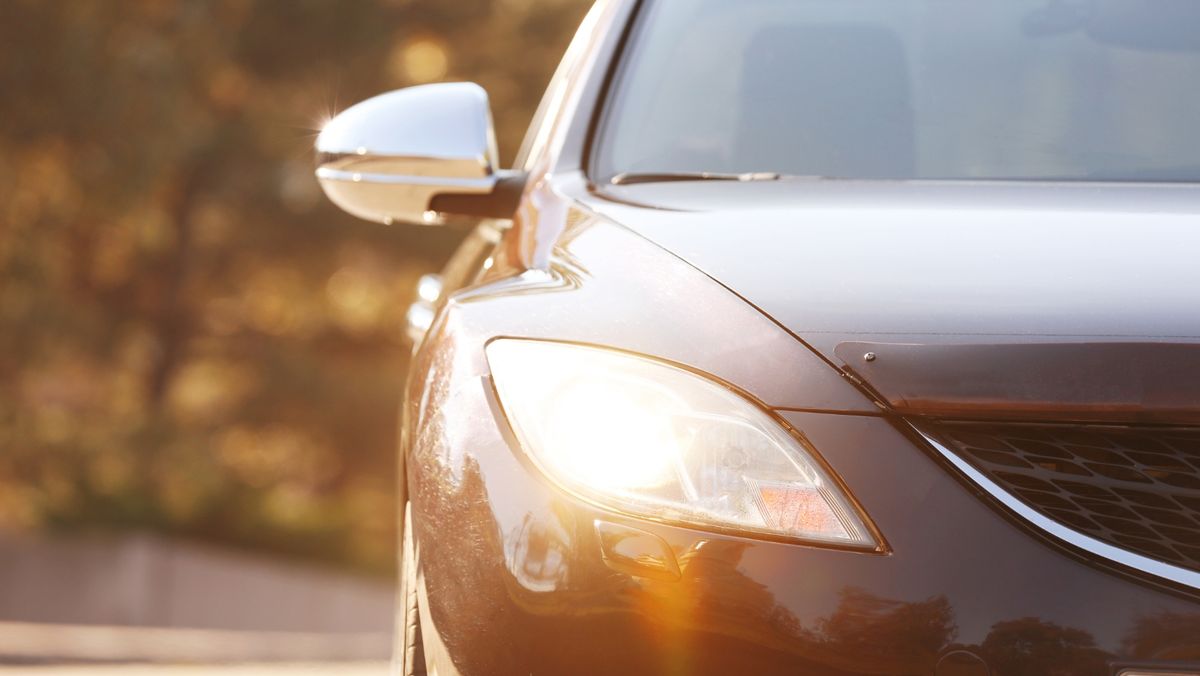 Important! Din 1 noiembrie, șoferii sunt obligați să circule cu faza scurtă a farurilor și pe timp de zi