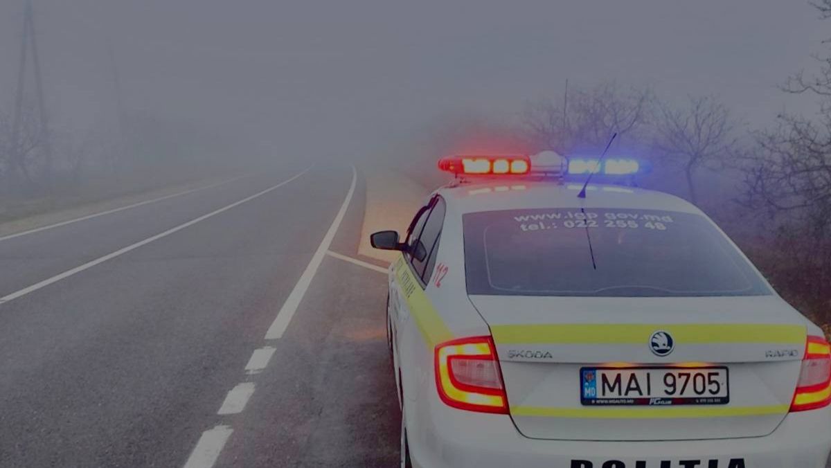 VIDEO/ Ploi și ceața în aproape toată țara. Poliția Națională atenționează șoferii: „Conduceți prudent”