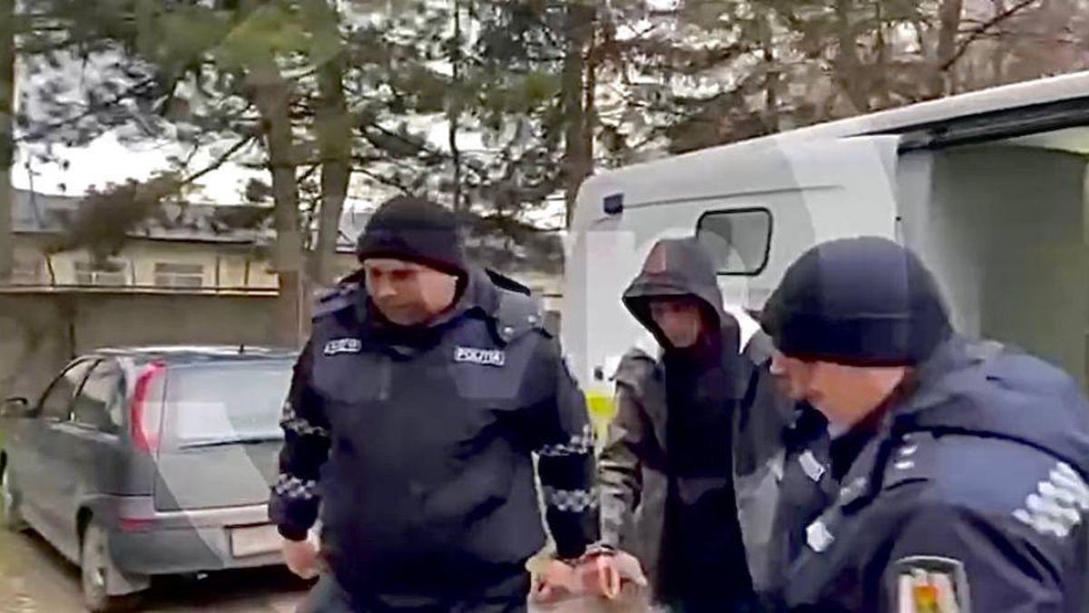 VIDEO/ Tânărul de 19 ani care ar fi provocat accidentul rutier de pe drumul M5, plasat în arest preventiv