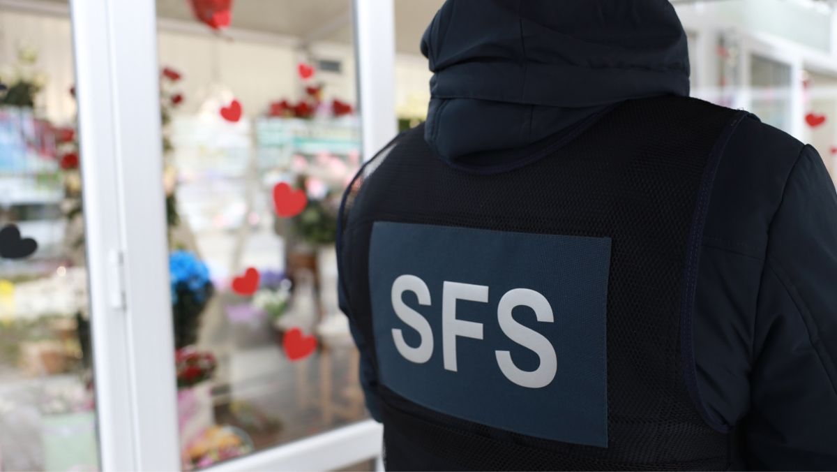 Comercianții de flori, verificați de inspectorii fiscali: Au fost aplicate amenzi în sumă totală de 76.000 de lei