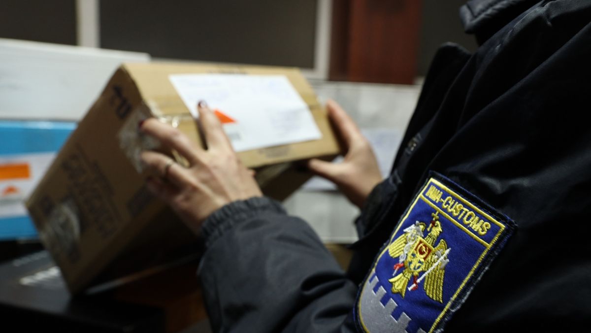 Cetățenii pot declara online bunurile de peste 150 de euro, recepționate prin trimiteri poștale internaționale