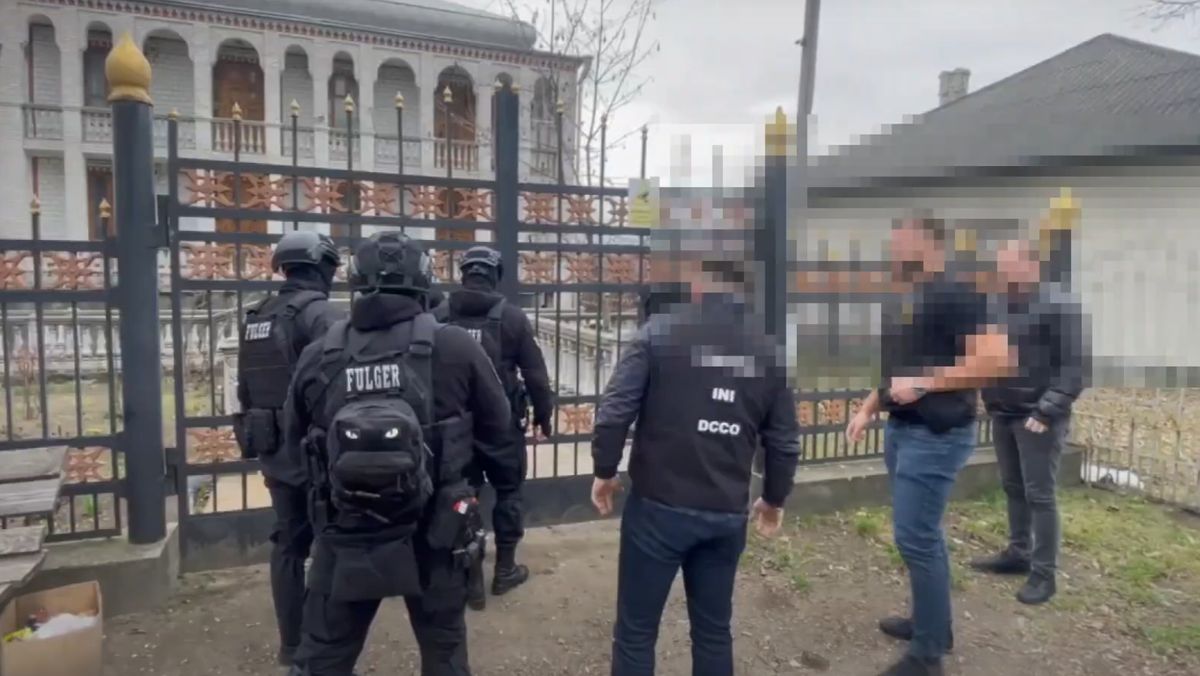 Un bărbat originar din Otaci, șantajat și amenințat pentru că-și dorea să locuiască în casa părintească