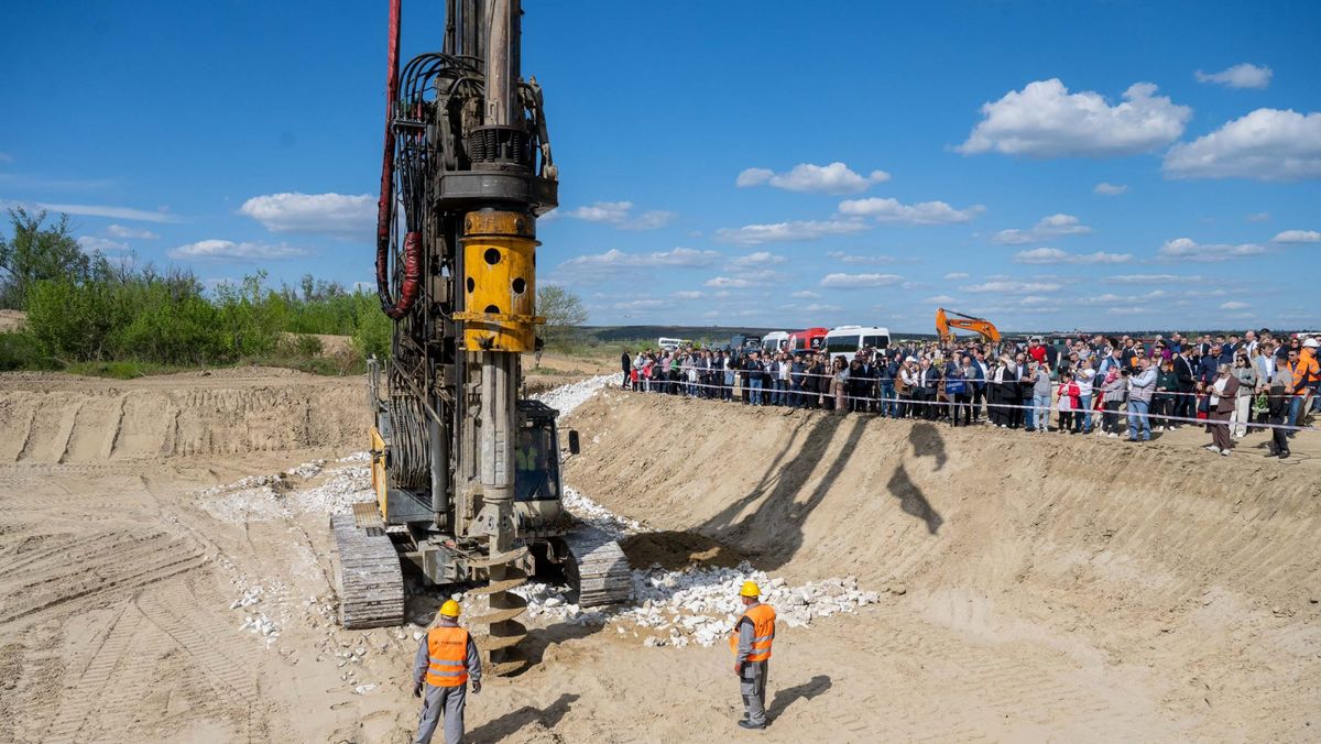A început construcția noului pod de la Ungheni denumit simbolic „Podul de Flori”