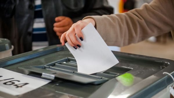 Puțin peste o oră până se închid secțiile de votare. Câți au votat până acum și unde nu sunt valabile alegerile