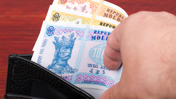 Aprobat! În 2024, salariul mediu pe economie va crește la 13.700 de lei pe lună