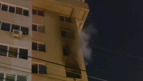 Incendiu nocturn într-un bloc de locuit din capitală. 19 persoane, inclusiv cinci minori, au fost evacuați