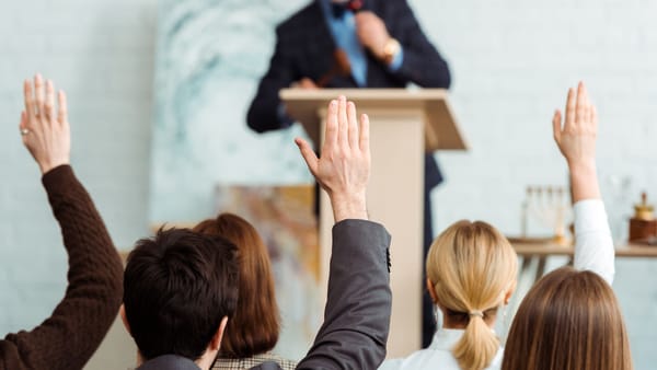 Serviciul Fiscal organizează o nouă licitație. Haine și articole pentru pescuit, printre bunurile scoase la concurs