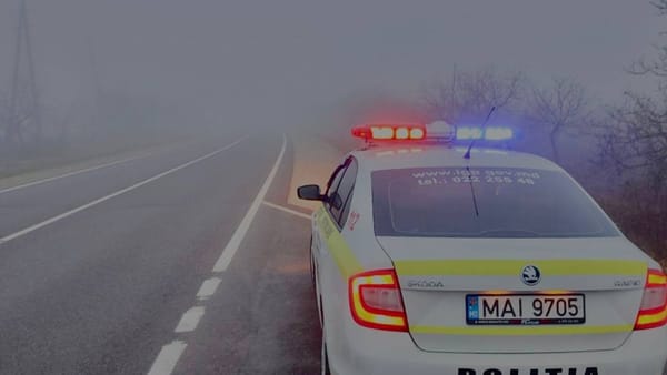 VIDEO/ Ploi și ceața în aproape toată țara. Poliția Națională atenționează șoferii: „Conduceți prudent”