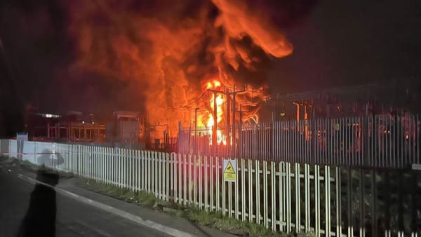 Pană majoră de curent pe aeroportul Heathrow din Londra, în urma unui incendiu. Sute de zboruri au fost anulate