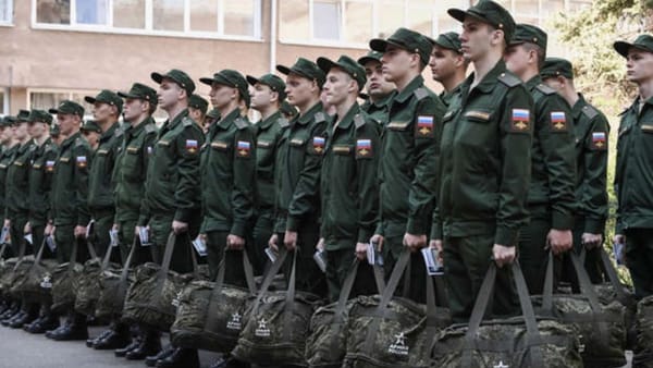 Președintele rus Vladimir Putin ordonă recrutarea a 160.000 de tineri în serviciul militar