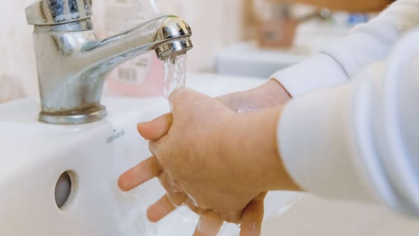 Apă mai scumpă pentru consumatorii casnici din Bălți. Tariful va crește cu peste opt lei